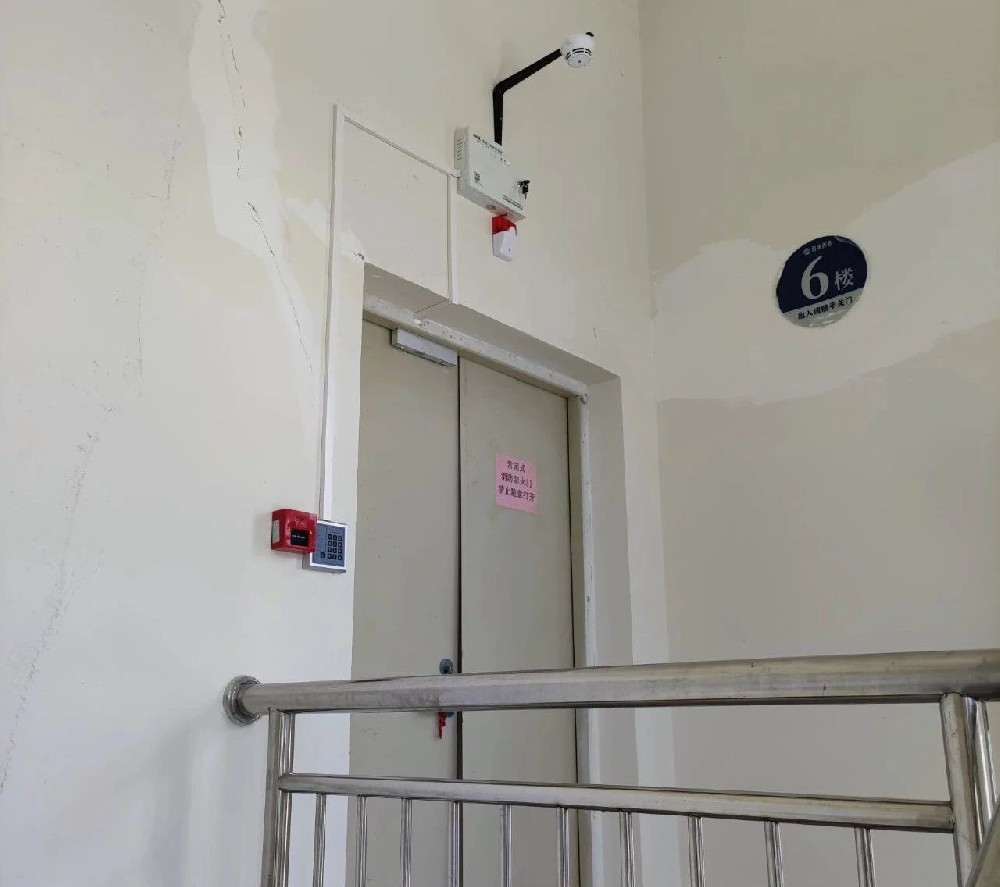 天臺門禁管控方案，符合消防疏散要求